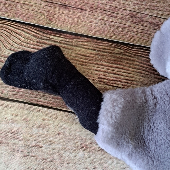 Vtg Disney 90's Pocahontas Meeko the Racoon Hand Puppet Mattel Gray Black Plush - Picture 7 of 13